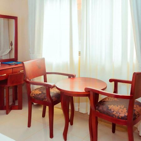 Sapphire Hotel Entebbe Kigo Kajansi ภายนอก รูปภาพ