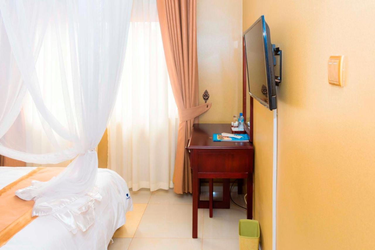 Sapphire Hotel Entebbe Kigo Kajansi ภายนอก รูปภาพ
