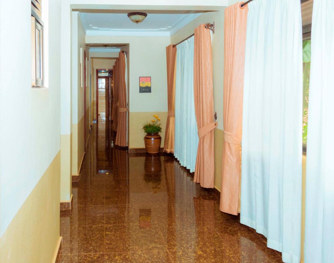Sapphire Hotel Entebbe Kigo Kajansi ภายนอก รูปภาพ