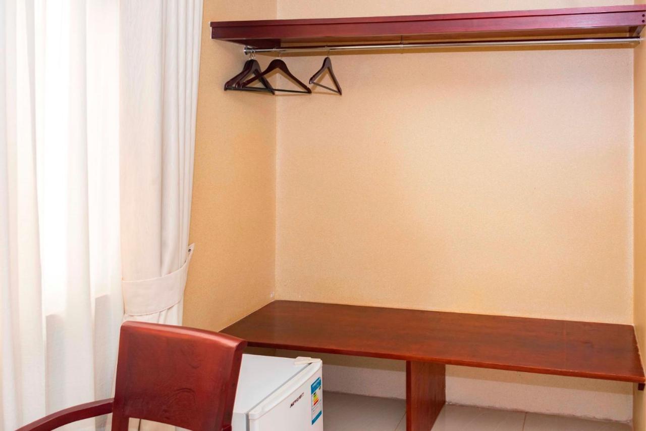 Sapphire Hotel Entebbe Kigo Kajansi ภายนอก รูปภาพ
