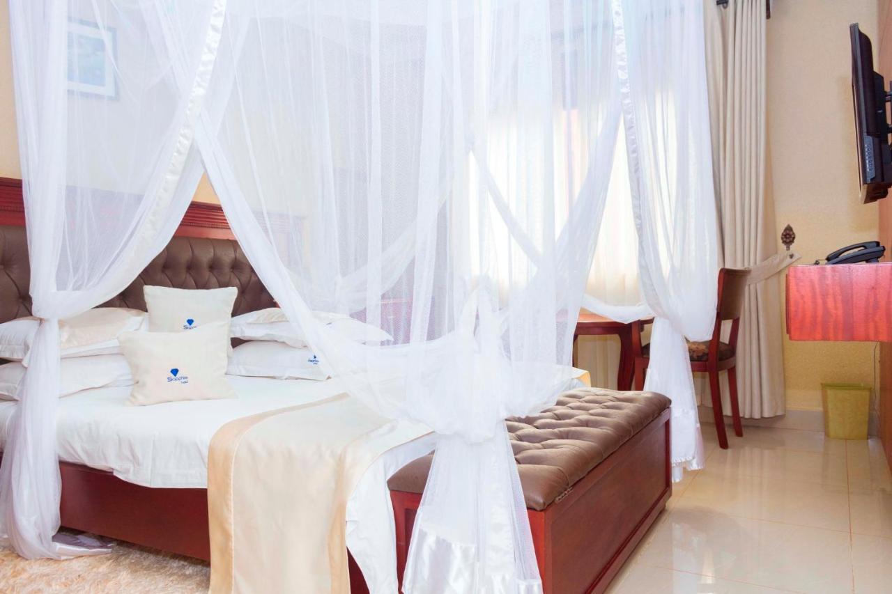 Sapphire Hotel Entebbe Kigo Kajansi ภายนอก รูปภาพ