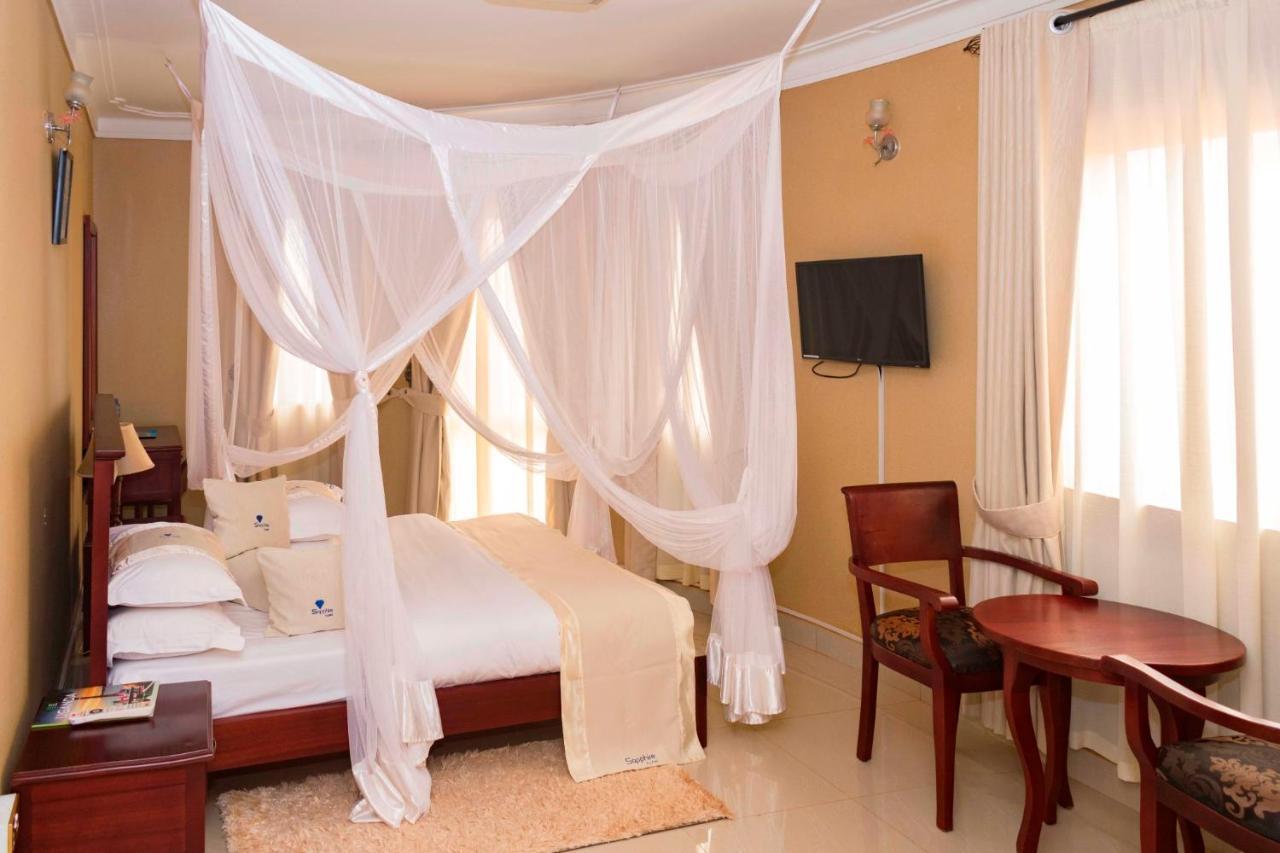 Sapphire Hotel Entebbe Kigo Kajansi ภายนอก รูปภาพ