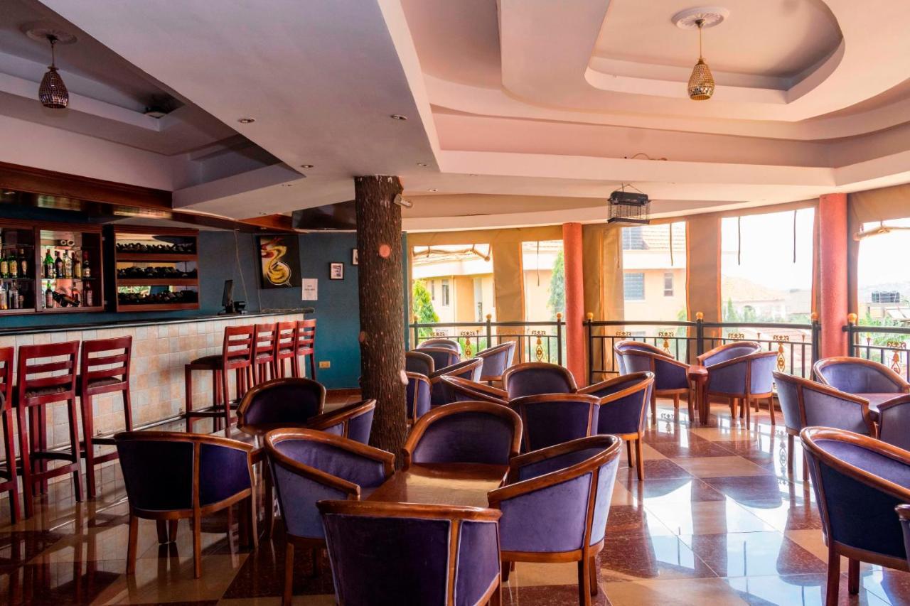 Sapphire Hotel Entebbe Kigo Kajansi ภายนอก รูปภาพ
