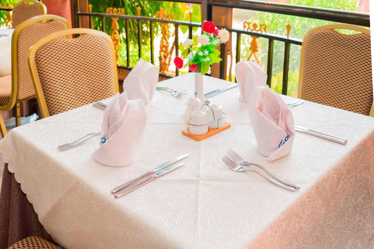 Sapphire Hotel Entebbe Kigo Kajansi ภายนอก รูปภาพ