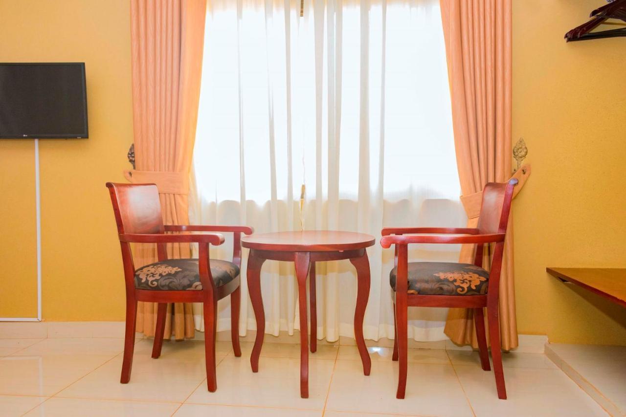 Sapphire Hotel Entebbe Kigo Kajansi ภายนอก รูปภาพ