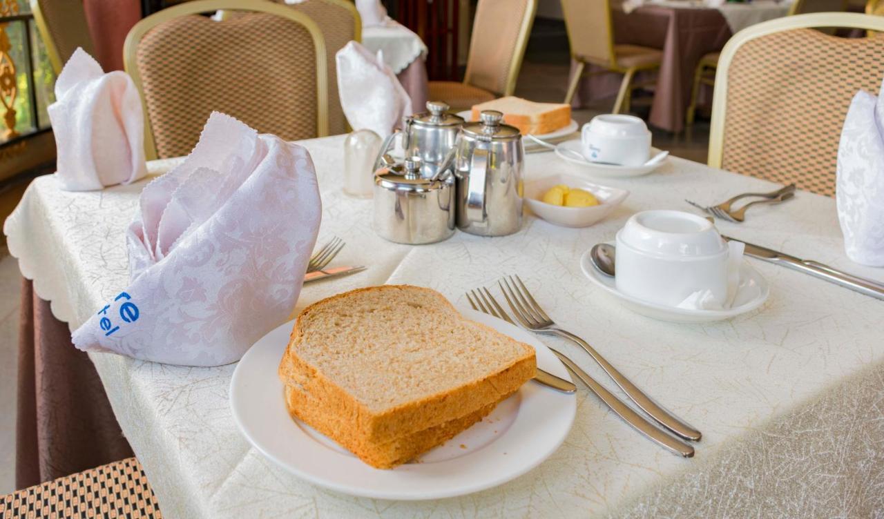 Sapphire Hotel Entebbe Kigo Kajansi ภายนอก รูปภาพ