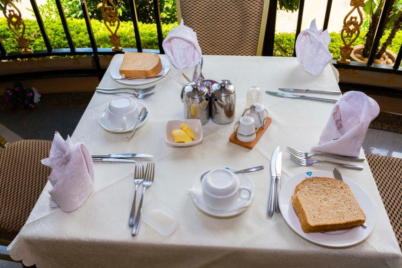 Sapphire Hotel Entebbe Kigo Kajansi ภายนอก รูปภาพ