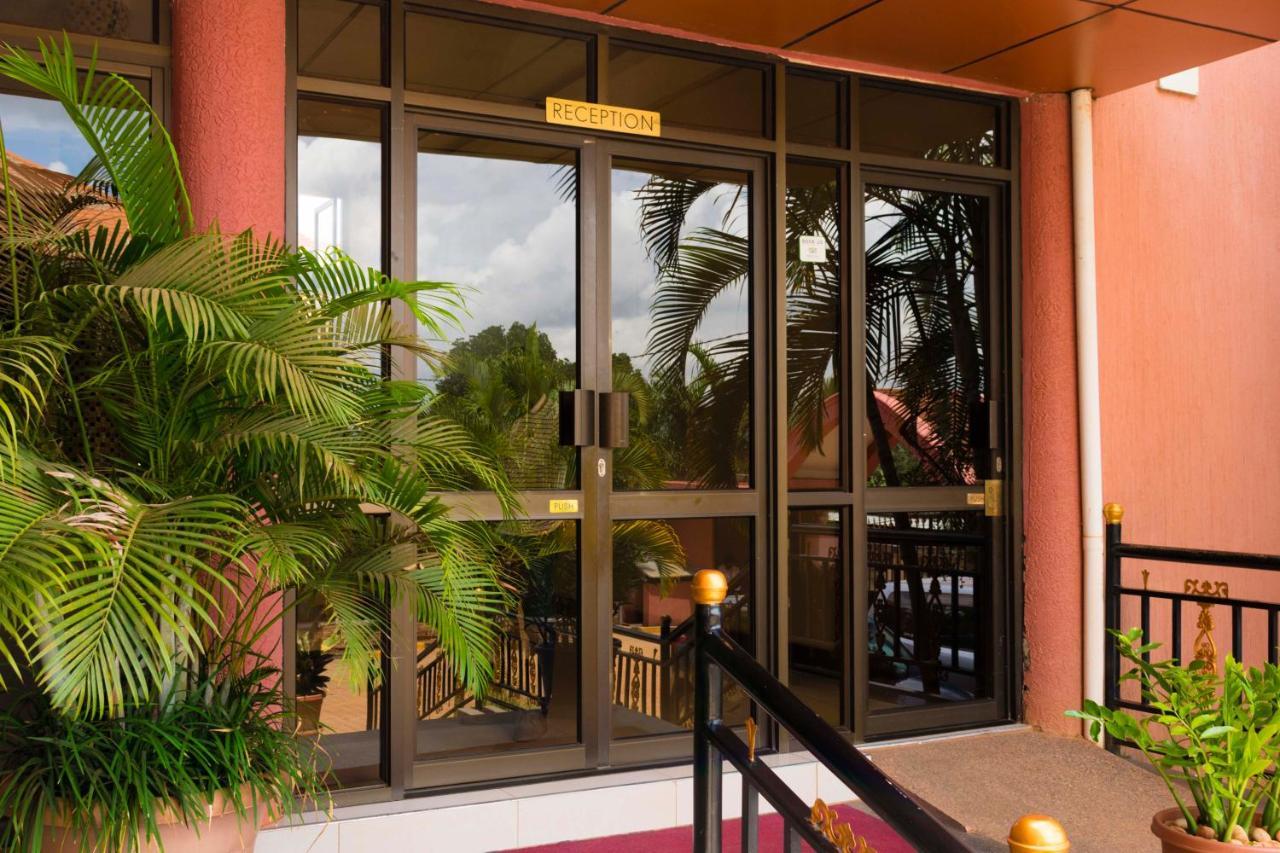 Sapphire Hotel Entebbe Kigo Kajansi ภายนอก รูปภาพ