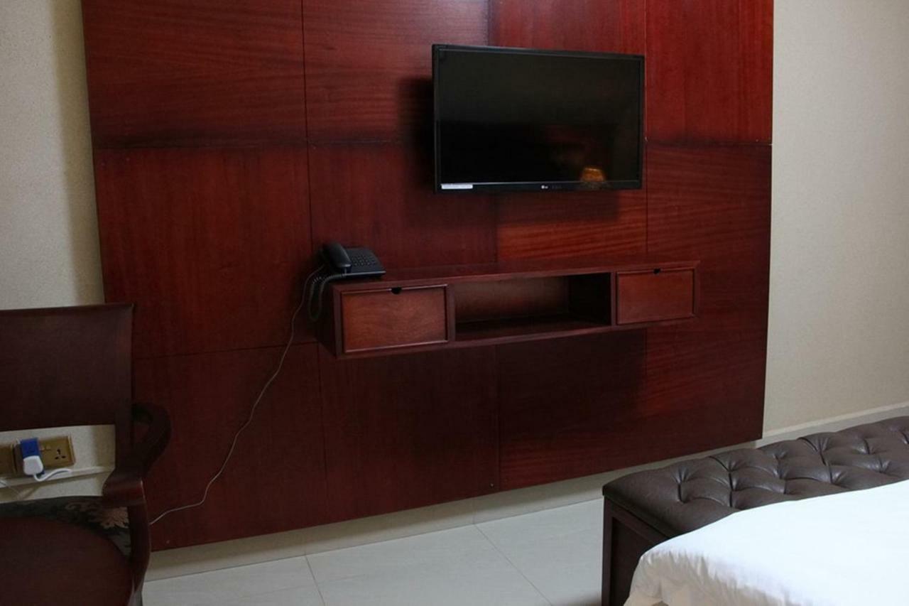 Sapphire Hotel Entebbe Kigo Kajansi ภายนอก รูปภาพ