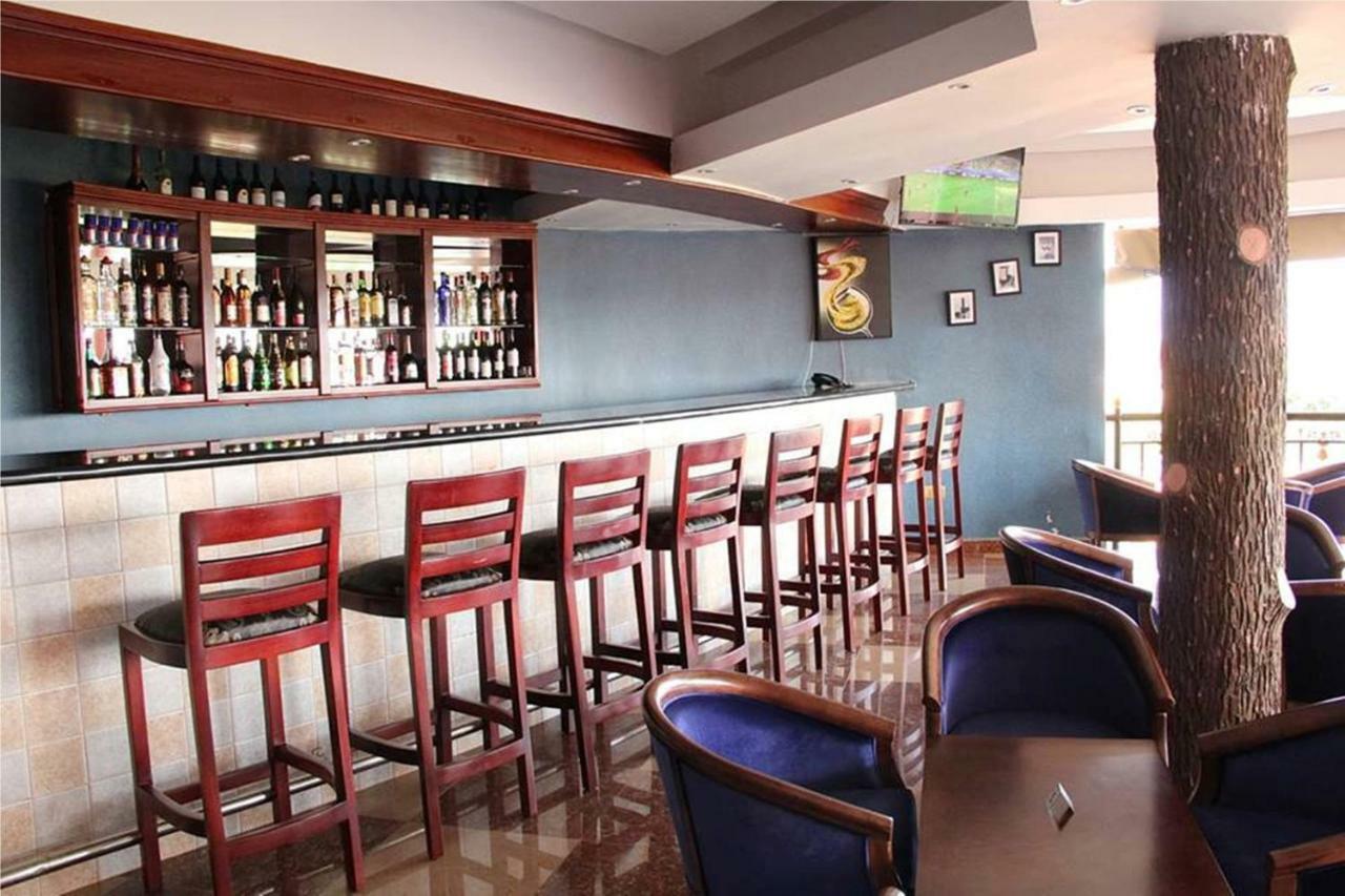Sapphire Hotel Entebbe Kigo Kajansi ภายนอก รูปภาพ