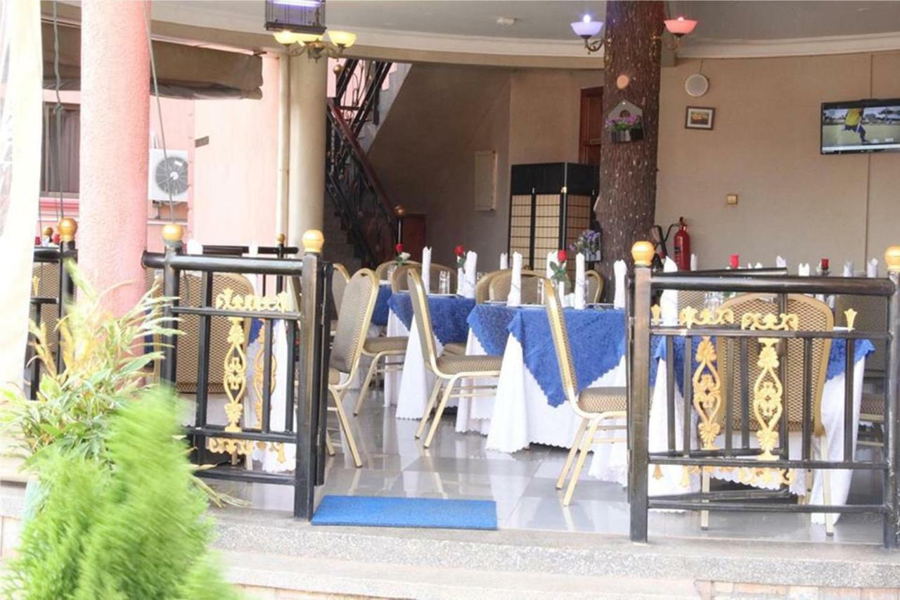 Sapphire Hotel Entebbe Kigo Kajansi ภายนอก รูปภาพ