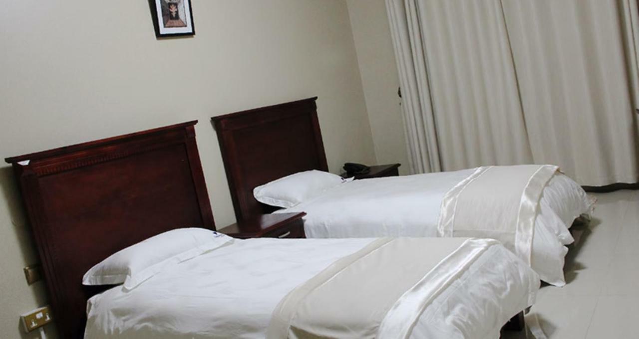 Sapphire Hotel Entebbe Kigo Kajansi ภายนอก รูปภาพ