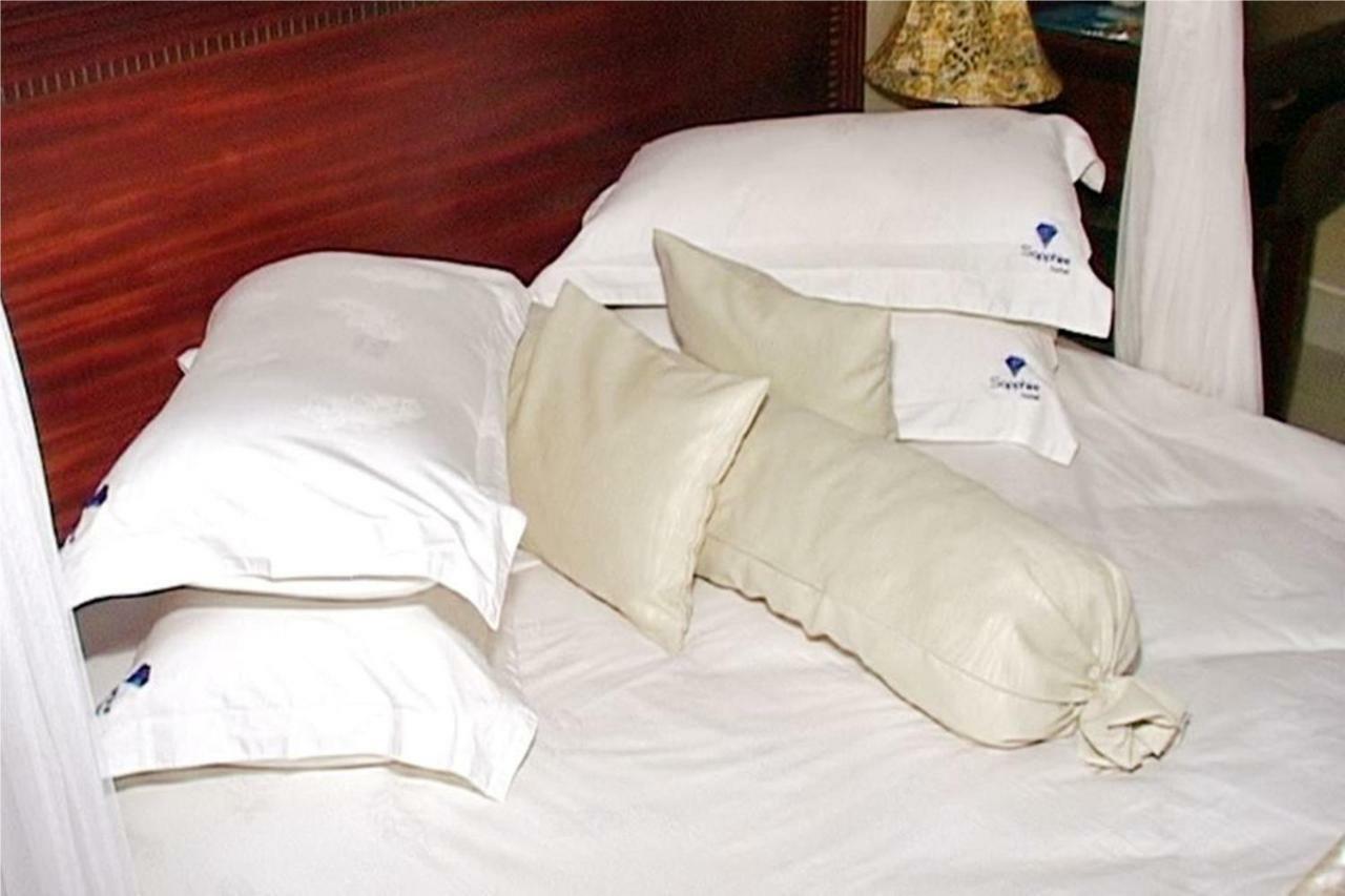 Sapphire Hotel Entebbe Kigo Kajansi ภายนอก รูปภาพ