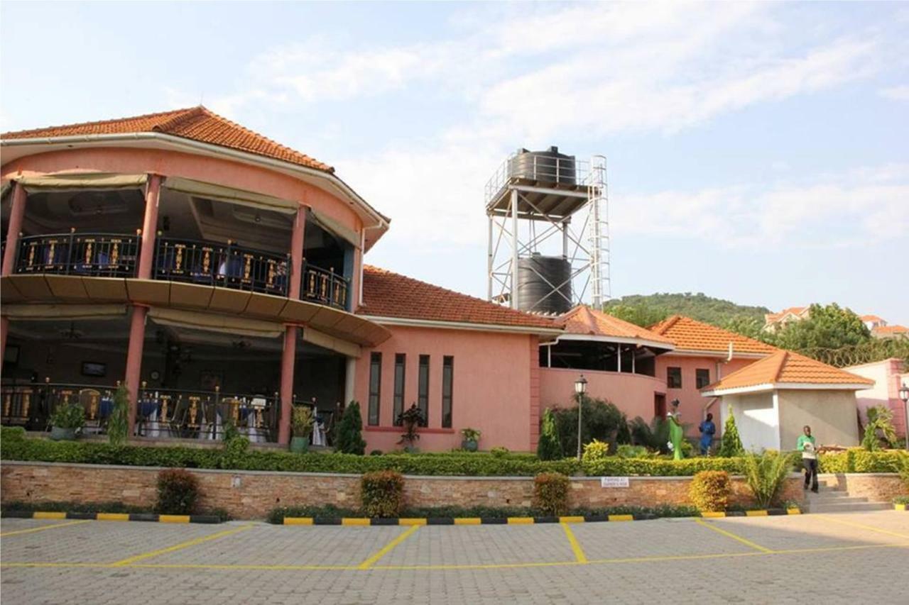 Sapphire Hotel Entebbe Kigo Kajansi ภายนอก รูปภาพ